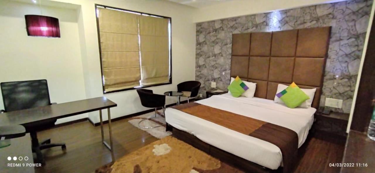 Hotel Lxia Hinjewadi - Indian Nationals Only Pimpri-Chinchwad المظهر الخارجي الصورة