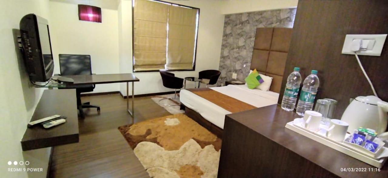 Hotel Lxia Hinjewadi - Indian Nationals Only Pimpri-Chinchwad المظهر الخارجي الصورة