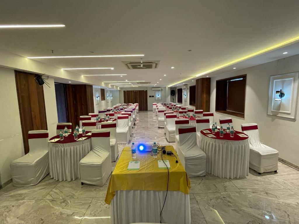 Hotel Lxia Hinjewadi - Indian Nationals Only Pimpri-Chinchwad المظهر الخارجي الصورة