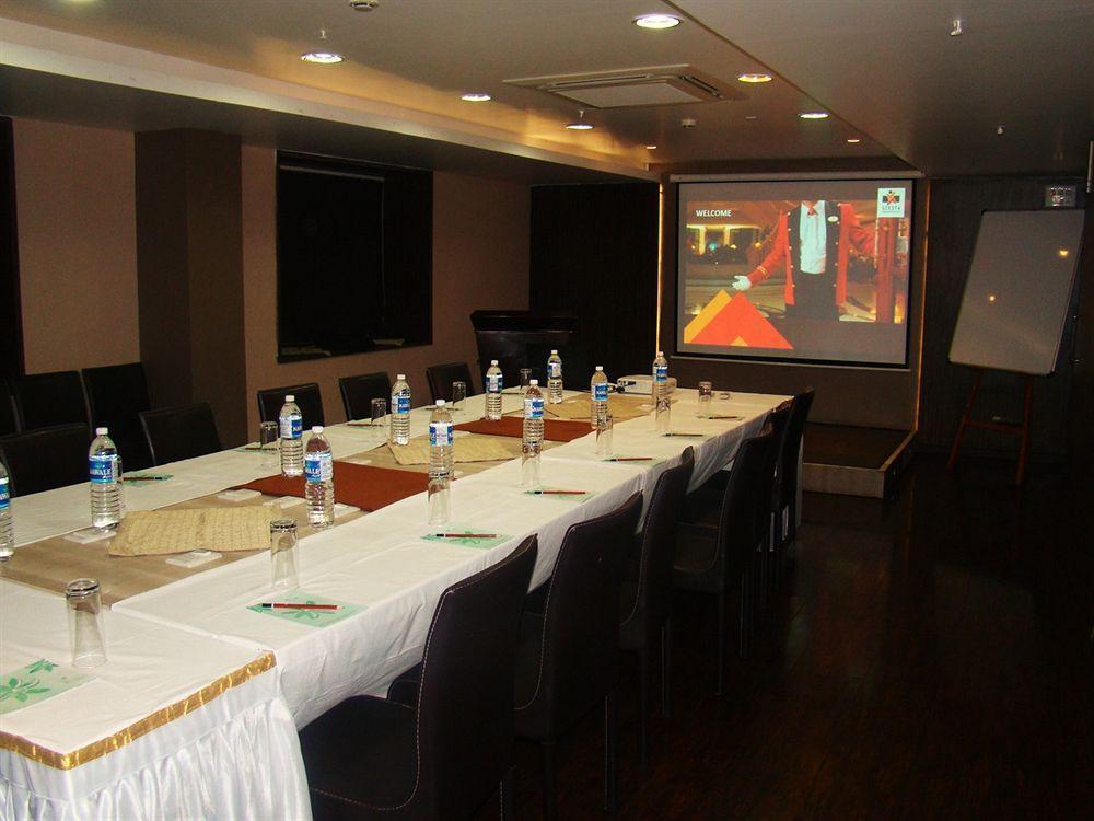 Hotel Lxia Hinjewadi - Indian Nationals Only Pimpri-Chinchwad المظهر الخارجي الصورة
